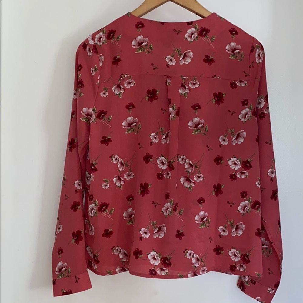 FLORAL BUTTON UP WITH POCKETS NWT - Picture 6 of 8